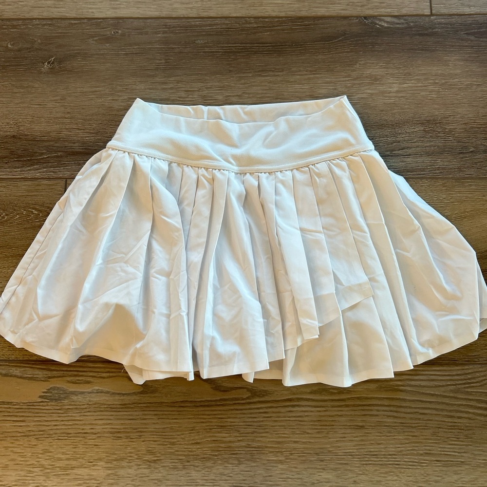WHITE AERIE PLEADED SKIRT